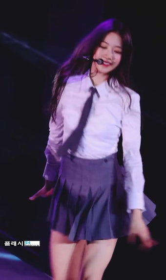 스쿨룩 쇼케이스 무대 르세라핌 카즈하 star > 연예/스포츠 > 스쿨룩 쇼케이스 무대 르세라핌 카즈하