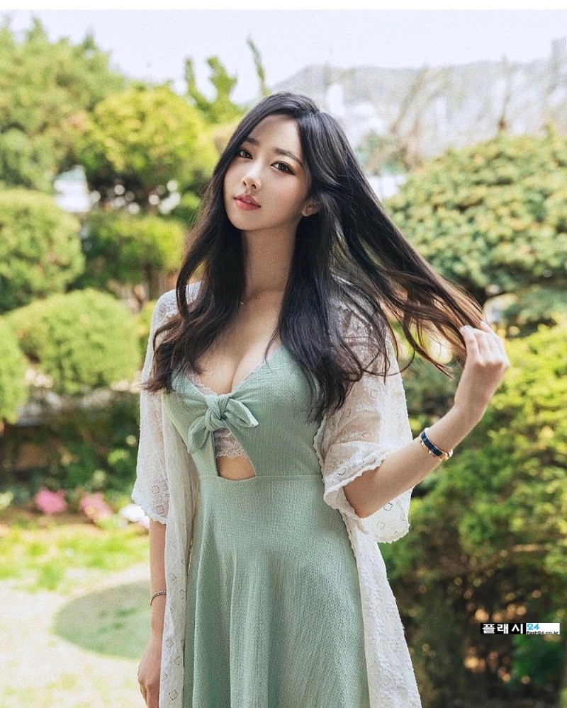 레이싱모델 신해리, 32세의 갑작스러운 서거에 팬들 슬픔 안겨져.