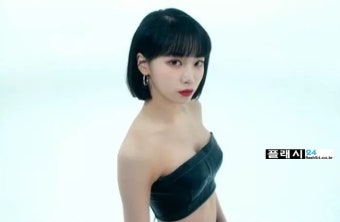 플래시24- > 연예/스포츠 > 타이트한 의상 르세라핌 김채원