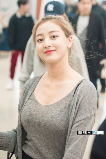 플래시24- > 연예/스포츠 > 트와이스 리더 지효의 다른 무게감