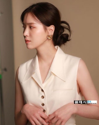 플래시24- > 연예/스포츠 > 배우 김지은 핑크 드레스