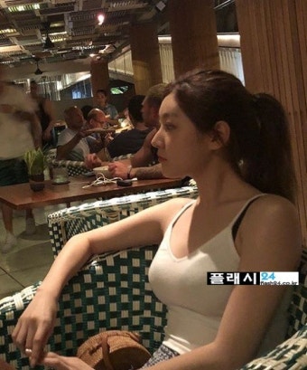 플래시24- > 연예/스포츠 > 이렇게보니 김새론 조만간 복귀 하겠네