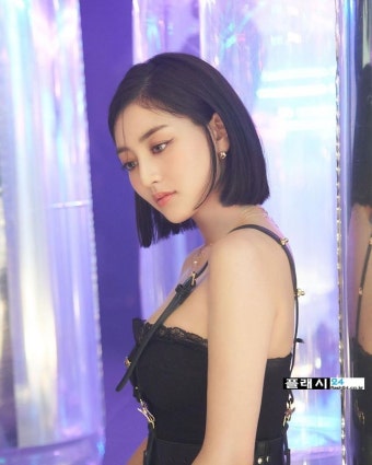 플래시24- > 연예/스포츠 > 트와이스 지효, ..성숙美 물씬