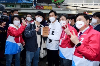 제1야당, 박통 관제서명에 ‘움찔’ : 정치BAR : 정치 : 뉴스 : 한겨레 제1야당, 박통 관제서명에 ‘움찔’