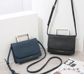 도매꾹 :: 대한민국1위 돈버는 쇼핑 - 도매꾹 [도매꾹] NA-2587 메탈핸들 사각 크로스백