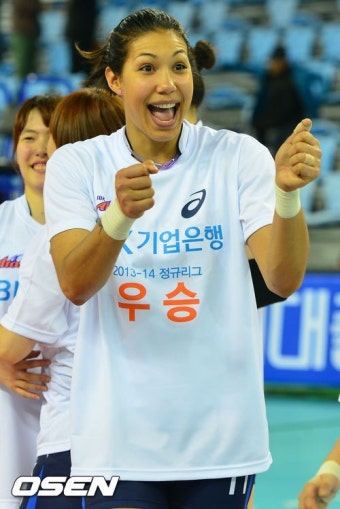 IBK 기업은행 정규리그 우승,’우승 기쁨에 깡총깡총!’ | 헤럴드경제 미주판 Heraldk.com IBK 기업은행 정규리그 우승,’우승 기쁨에...