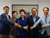 이미지 : 경로당에 작은 도서관 만들기 시동