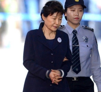 전원책의 이것이정치다 - 시청소감 신인.동방의인.박대통령 모두 고통의 십자가 지고 있다