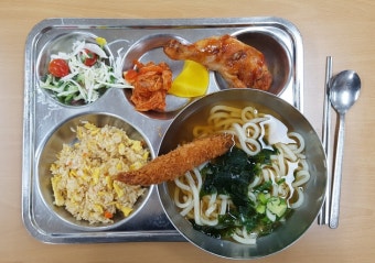 가생이닷컴>유머엽기 > 유머게시판 > 백종원이 이사장인 학교 급식 수준