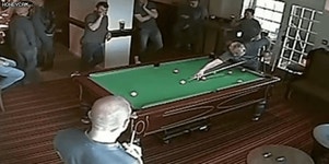 당구장 빠요엔.gif | 유머 게시판 | 		루리웹 당구장 빠요엔.gif | 유머 게시판 | 루리웹