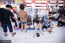 대륙의 피서법 | 유머 게시판 | 		루리웹 대륙의 피서법 | 유머 게시판 | 루리웹