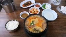 청담동 부자들만 먹는다는 뼈해장국 | 유머 게시판 | 루리웹