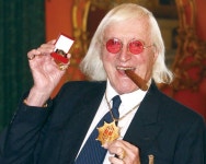 ‘영국판 도가니 사건’ 희대의 성범죄자 지미 새빌의 범죄 행각 | 일요신문 ‘영국판 도가니 사건’ 희대의 성범죄자 지미 새빌의 범죄 행각