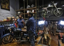Royal gains: Lals sell 4.2% in Eicher for Rs 2,100 crore - Rediff.com Business Royal gains: Lals sell 4.2% in Eicher for Rs 2,100... 