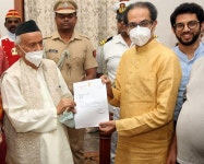 Uddhav quits as Maharashtra CM after SC refuses to stay floor test - Rediff.com India News Uddhav quits as Maharashtra CM after... 