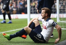 FA Cup: Kane injury mars Spurs six-goal stroll - Rediff.com Sports