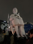 탄핵 집회 여의도 산업은행 앞 2000여명 모여… 탄핵소녀상 등장탄핵 집회 여의도 산업은행 앞 2000여명 모여… 탄핵소녀상 등장... 
