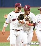 [사진]이정후, 박병호 선배, 적시타 최고 - 조선일보 > 스포츠 > 스포츠 포토 [사진]이정후, 박병호 선배, 적시타 최고