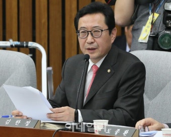 [포토]질문하는 김한정 더불어민주당 의원 - 종합 경제정보 미디어 - 이데일리 [포토]질문하는 김한정 더불어민주당 의원