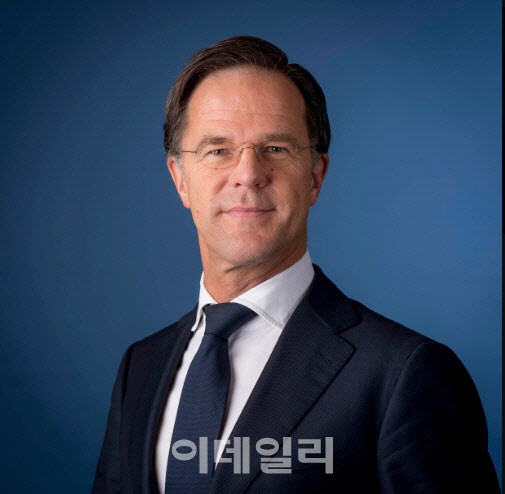 나토, 10년만에 새로운 사령탑에 새 도전 - 신임 사무총장 마르크 뤤터의 역할 magn jadx강조