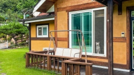 한적한 시골 마을에 위치한 숙소 | 범바위 독채 황토집, 강원 - 여기어때 특가