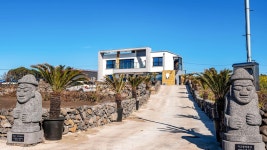 성산일출봉과 대형 온수풀이 있는 숙소 | 우도풀하우스 2층단독, 제주 (제주시·함덕) - 여기어때 특가