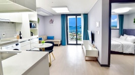 관광지 중심지에 위치한 오션뷰 숙소 | 여수 하이오션 패밀리룸, 전라 - 여기어때 특가 관광지 중심지에 위치한 오션뷰 숙소 | 여수 하이오션... 