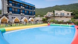 남해 댕댕이 애견 펜션 블루, 남해·사천, 경남 - 여기어때 특가