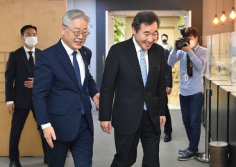 이낙연 ‘호남후보 이미지’ 이재명 ‘친문 미운털’ 극복해야 본선