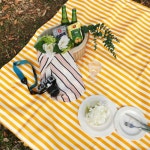 롯데마트몰 - [바보사랑]양면방수 피크닉매트 옐로스트라이프 L 사이즈 상세정보 [바보사랑]양면방수 피크닉매트 옐로스트라이프 L 사이즈