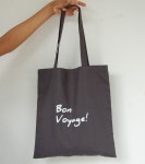 센티본(Sentir bon) | 파쏭 드 상티르(FACON DE SENTIR) Bon Voyage 좋은여행되세요-Deep grey - 23,000원 | 무신사 스토어 - 셀렉트숍 무신사 스토어 - 셀렉트숍