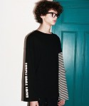 앳 더 모먼트(AT THE MOMENT) [4차 딜리버리]Stripe Sleeve T-shirt (BLACK) - 46,400원 | 무신사 스토어 - 셀렉트숍 무신사 스토어... 