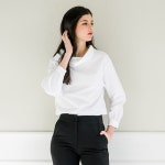 스튜디오 지(STUDIO.G) TWIST BLOUSEWHITE - 73,600원 | 무신사 스토어