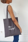 센티본(Sentir bon) | 파쏭 드 상티르(FACON DE SENTIR) Bon Voyage 좋은여행되세요-Deep grey - 23,000원 | 무신사 스토어 - 셀렉트숍 무신사 스토어 - 셀렉트숍