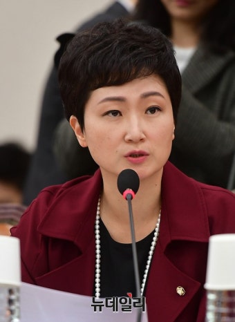 [포토] 산자위 국감, 질의하는 이언주 의원 | Save Internet 뉴데일리 [포토] 산자위 국감, 질의하는 이언주 의원
