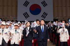 [특징주]미국전기차 리비안 뉴욕상장 기대감에 관련 기업 주가 동반 상승 | 뉴스 | 뉴스/시세 - 팍스넷 증권포털