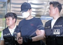 이수만, SM 경영권 분쟁 논란 후 첫 공개석상.. 질문에는 '묵묵부답' | 뉴스 | 뉴스/시세 - 팍스넷 증권포털