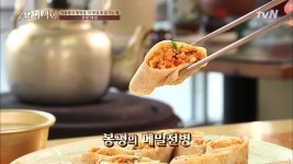 수요미식회 | 동영상 > 봉평에서 꼭 먹어봐야 할 ′메밀 전병′ (ft. 메밀꽃 필 무렵) 봉평에서 꼭 먹어봐야 할 ′메밀 전병′ (ft. 메밀꽃 필 무렵)