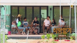 식량일기 닭볶음탕편 | 동영상 > [예고] 잊지 말아야 할 고민...닭과 농장식구들의 운명은!? [예고] 잊지 말아야 할 고민...닭과 농장식구들의 운명은!?