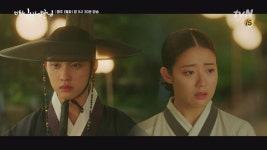 백일의 낭군님 | 동영상 > 홍심을 스쳐지나가는 율 '내가 널, 다시 찾을 것이다!' 홍심을 스쳐지나가는 율 내가 널, 다시 찾을 것이다!