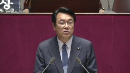[정치]與 정진석 정규직 양보...중향 평준화 필요 與 정진석 정규직 양보...중향 평준화 필요