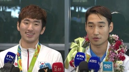 [스포츠]펜싱 박상영·김정환, 메달 걸고 '금의환향' 펜싱 박상영·김정환, 메달 걸고 '금의환향'
