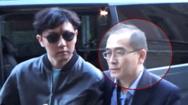 [정치]주영 북한대사관 넘버2 태영호, 왜 우리나라를 택했나 주영 북한대사관 넘버2 태영호, 왜 우리나라를 택했나