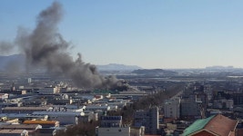 [전국]경남 화학 공장 불...1명 화상 경남 화학 공장 불...1명 화상