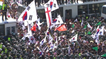 [사회]탄핵 반대 집회, 강력 반발...사망자 2명 발생 탄핵 반대 집회, 강력 반발...사망자 2명 발생
