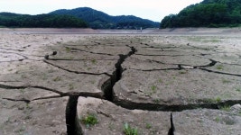 [YTN기상센터]또 비껴가는 비구름...7월 돼야 가뭄 해갈 또 비껴가는 비구름...7월 돼야 가뭄 해갈