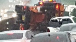 [전국]목천나들목 인근에서 승용차 등 3대 추돌 목천나들목 인근에서 승용차 등 3대 추돌