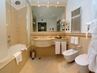 아 라 콤메디아 검색결과 아 라 콤메디아