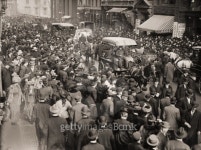 Crowd in city street 이미지 (78374847) - 게티이미지뱅크 Crowd in city street