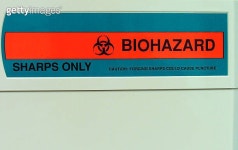 Biohazard label on sharps container in the medical office. 이미지 (115816841) - 게티이미지뱅크 Biohazard label on sharps... 
